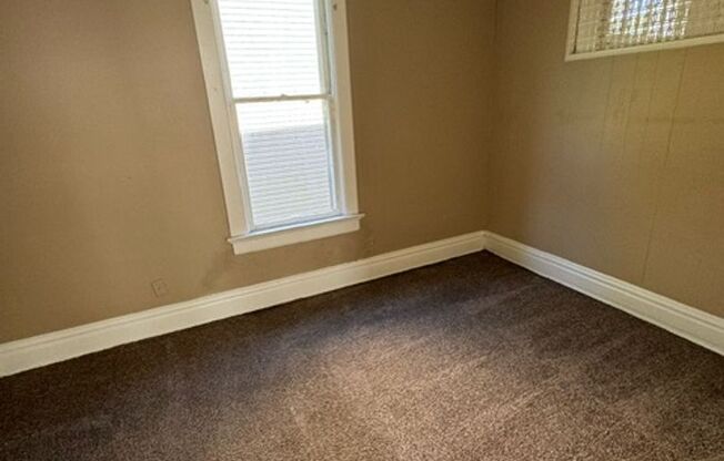 3 beds, 1 bath, $825