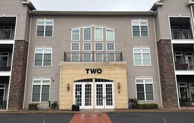 2-Bedroom Townhome for professionals - The Summit at Shiloh HOA