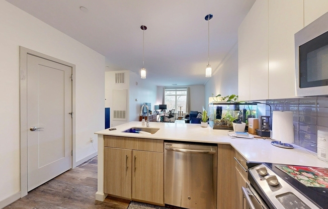1 bed, 1 bath, 784 sqft, $3,050, Unit 321