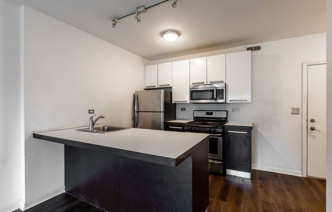 1544 W Glenlake Ave.