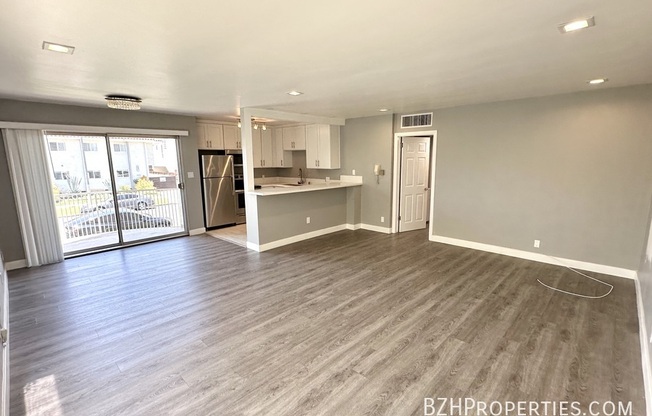 326 1/2 S SERRANO AVE