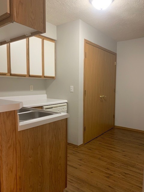 2 beds, 2 baths, 1,000 sqft, $800, Unit 19