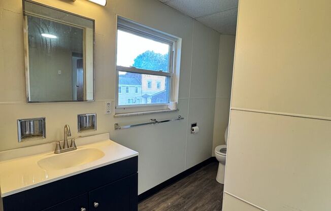 Charming 2 bedroom home in McKees Rocks available now!
