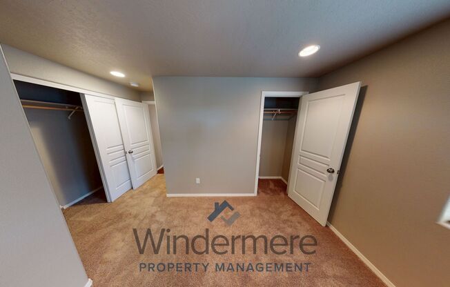 3 beds, 2 baths, 1,064 sqft, $1,695, Unit chin294-1