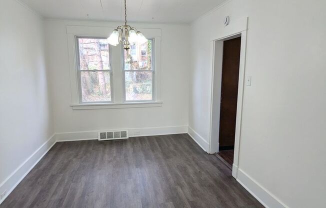 3 beds, 1 bath, $1,100