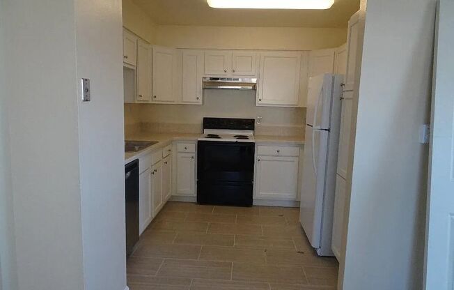 2 beds, 1 bath, $1,800, Unit #6