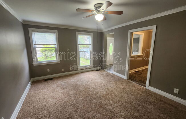 192 W DIXIE AVE SE