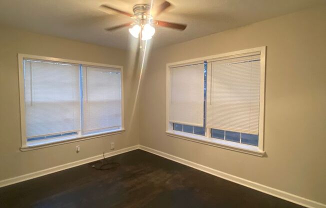 2 beds, 1 bath, 810 sqft, $1,095