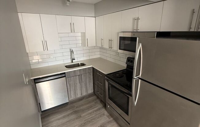 2 beds, 1.5 baths, $2,700, Unit 304