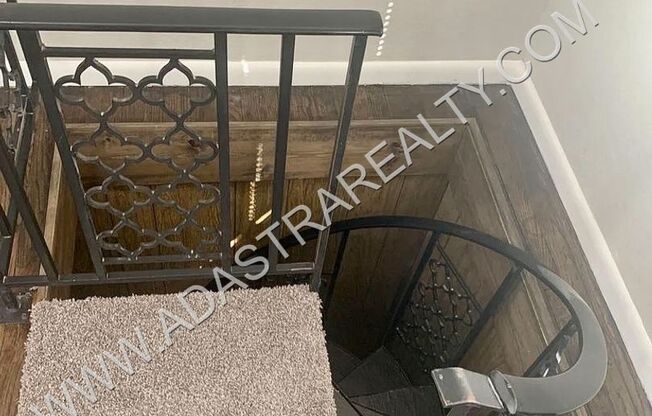 3 beds, 1 bath, $1,550