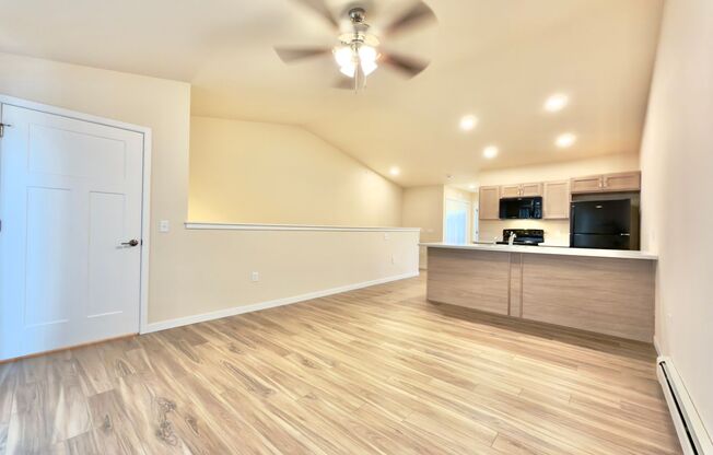 1 bed, 1 bath, 749 sqft, $1,324, Unit EC 4242-13
