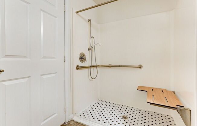 2 beds, 1 bath, 767 sqft, $1,075