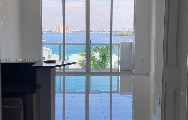 7900 Harbor Island Dr