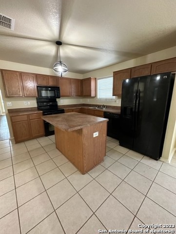 221 ROADRUNNER AVE