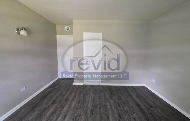 2 beds, 1 bath, 752 sqft, $995, Unit 1300-5