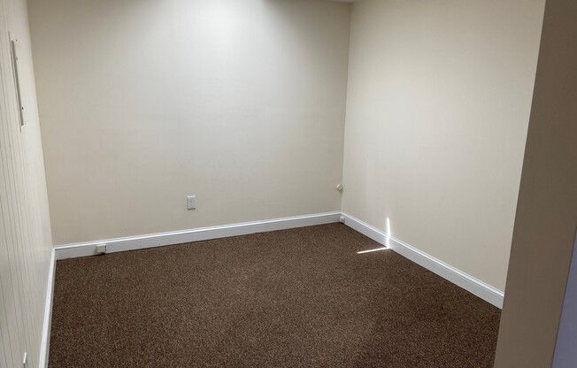 3 beds, 1 bath, $3,600, Unit 3