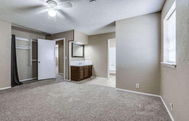 3 beds, 2 baths, $1,400, Unit 3504