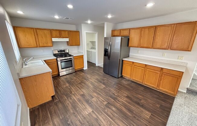 Beautiful 4Bed/3Bath/2Car residence located in Summerlin near Town Center Drive