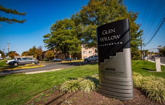 Glen Willow Apartments Building Signage 04