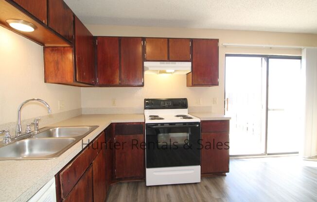 2 beds, 1.5 baths, $875