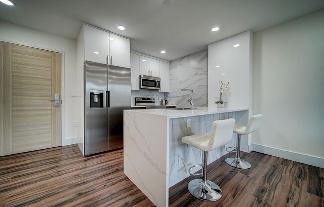 1 bed, 1 bath, 707 sqft, $1,980, Unit 610