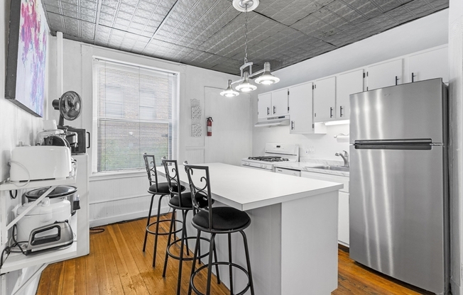 2 beds, 1 bath, 1,125 sqft, $3,195, Unit 4