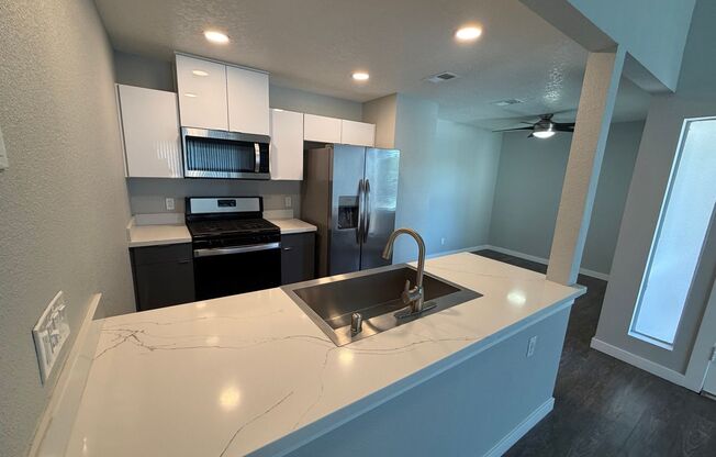 2 beds, 2 baths, 980 sqft, $2,495, Unit H205