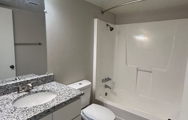 2 beds, 2 baths, 966 sqft, $1,100, Unit 606