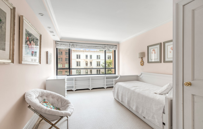 190 E 72 ST