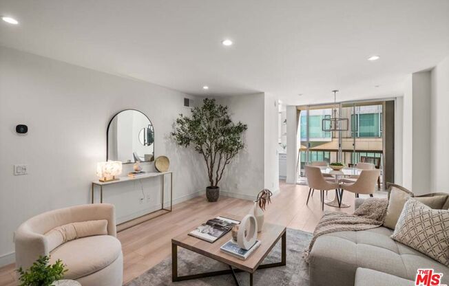 2 beds, 2 baths, 900 sqft, $4,000, Unit 806