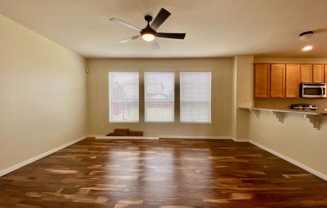 3 BED/2.5 BATH House for lease! Located close to Lackland Air force Base
