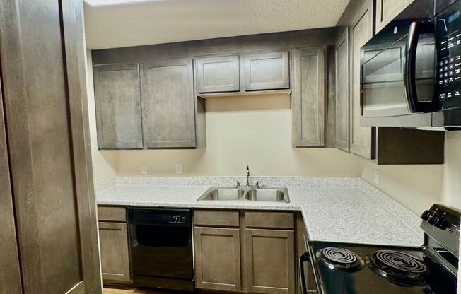 2 beds, 1 bath, 950 sqft, $1,000, Unit 304