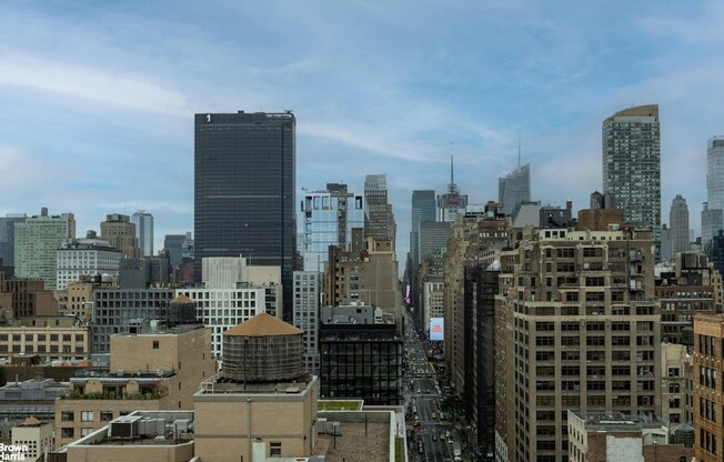1 bed, 1 bath, 1,000 sqft, $6,500, Unit 8L