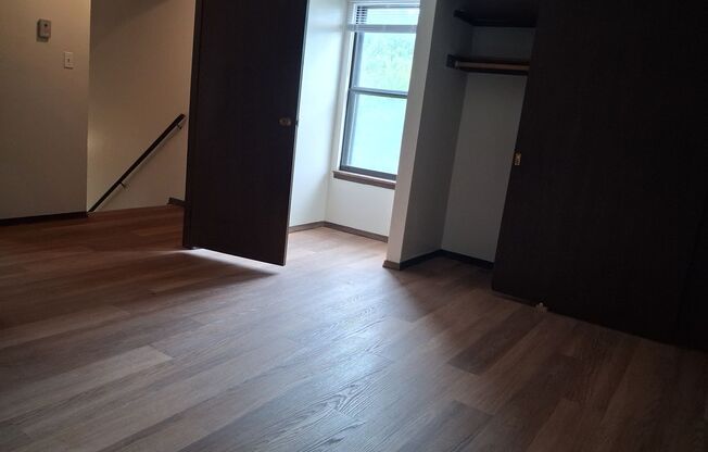 2 beds, 1.5 baths, 1,000 sqft, $1,700, Unit 8199-8199C