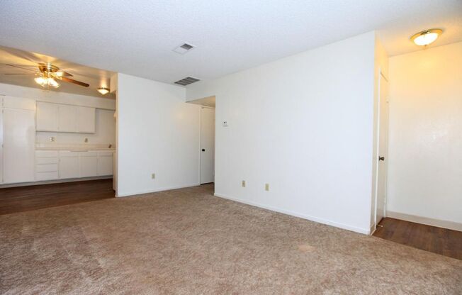 2 beds, 1 bath, 734 sqft, $1,300, Unit D06