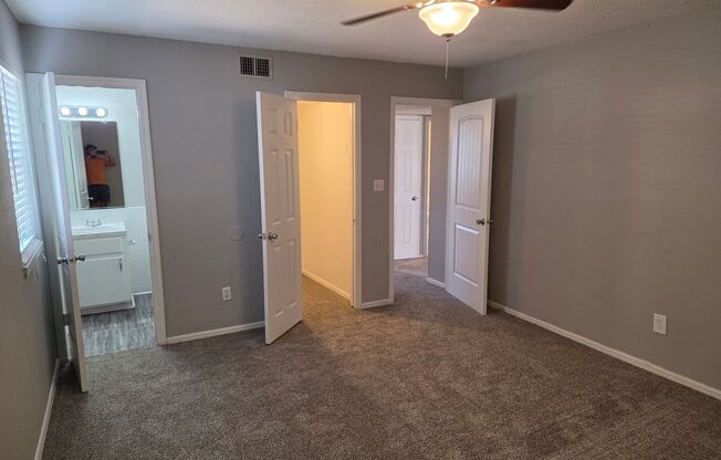 2 beds, 1.5 baths, 925 sqft, $800