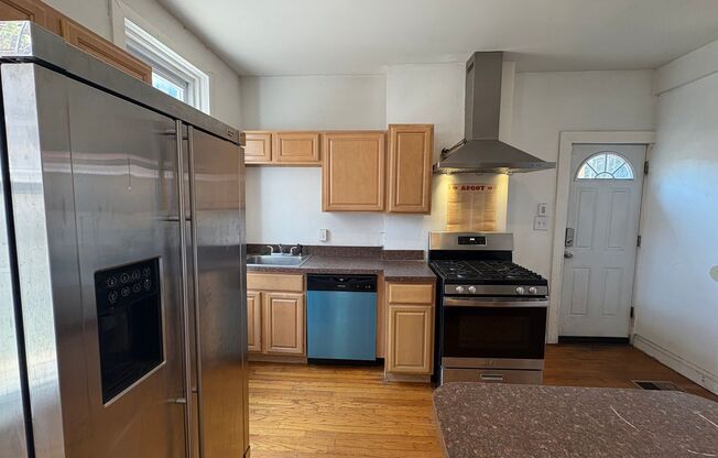 Enormous 5bd/4.5ba Charles Village Home CAC, Parking, W/D and more.. Available 8/1