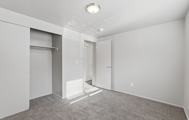 2 beds, 1 bath, 850 sqft, $1,150, Unit D-301