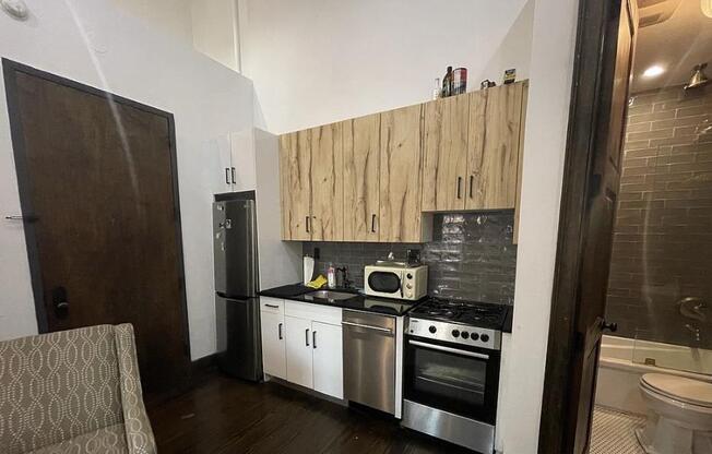 3 beds, 2 baths, $3,600, Unit 4-F