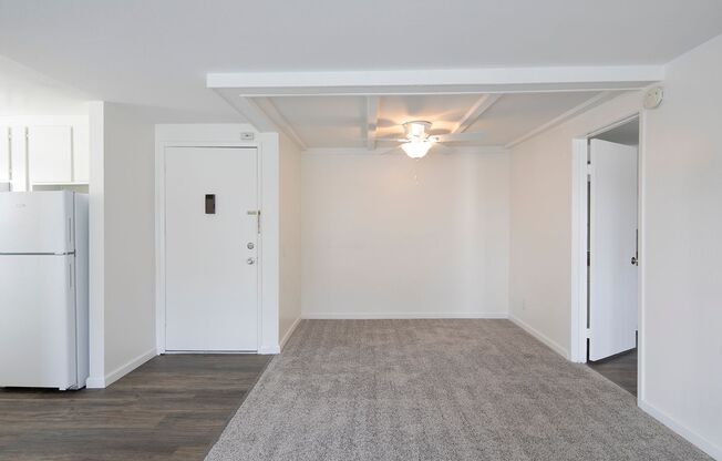 1 bed, 1 bath, 725 sqft, $1,975, Unit 27