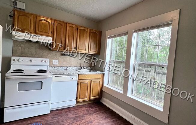 Lovely 3 bedroom / 2 bathroom unit available for rent!