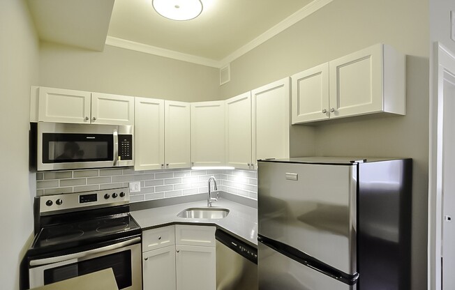 817 Lakeside Pl.