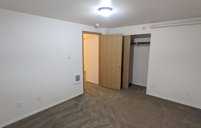 2 beds, 1 bath, 750 sqft, $1,195, Unit 31