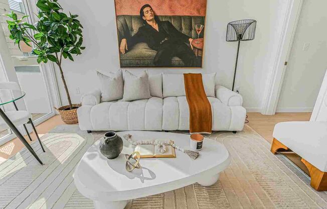 Studio, 1 bath, 422 sqft, $1,595, Unit Unit 204