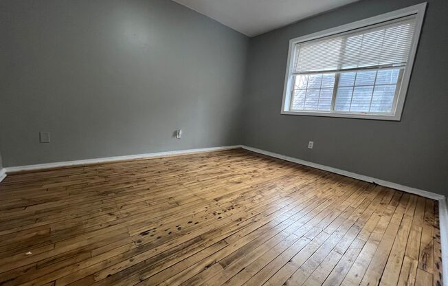 Cozy 3 Bedroom 1 Bathroom Duplex in Minneapolis!