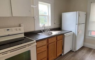 2 beds, 1 bath, 1,500 sqft, $900