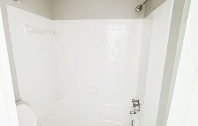 2 beds, 1.5 baths, 976 sqft, $1,250, Unit 2006-04