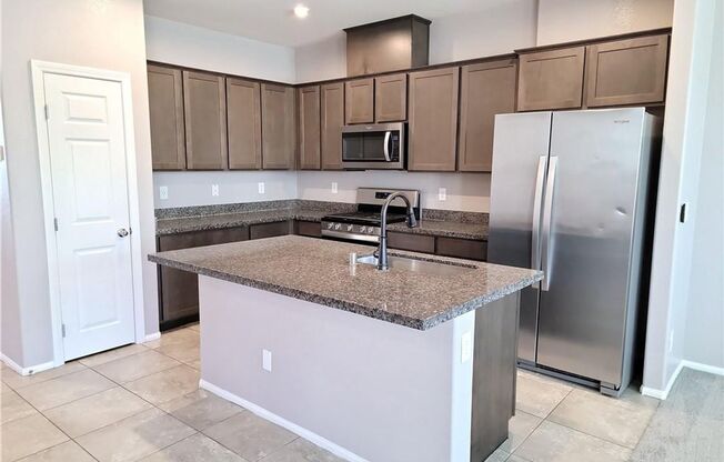 Modern Henderson Townhome with First-Floor Primary Suite & Mountain Views!