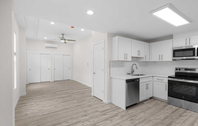 Studio, 1 bath, 384 sqft, $1,680