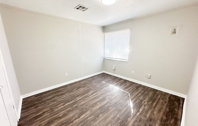 3 beds, 1 bath, $1,095